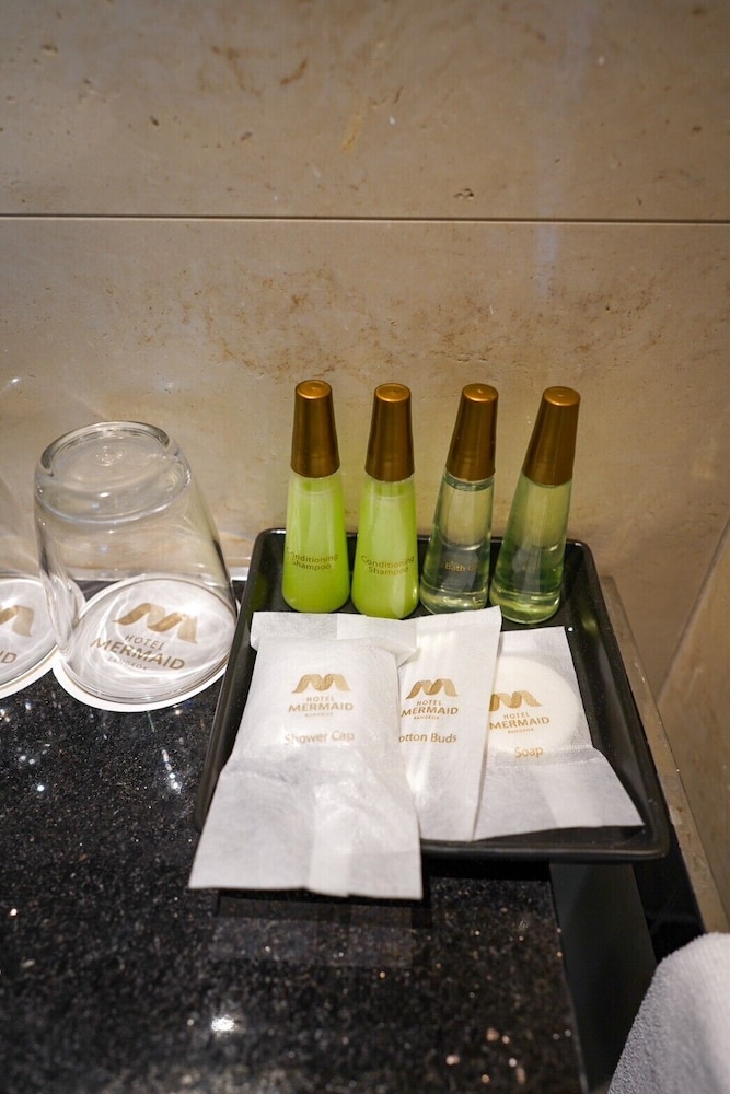 Bathroom amenities