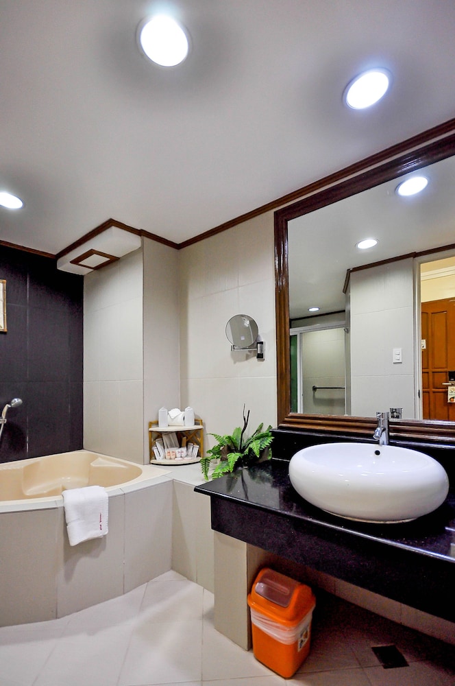 Jetted tub