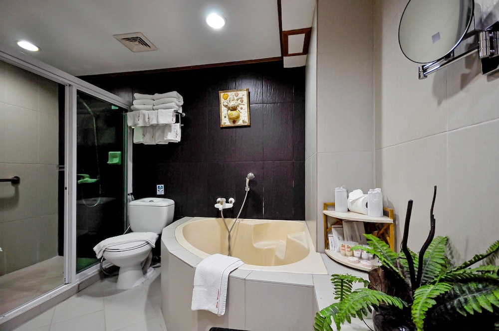 Jetted tub