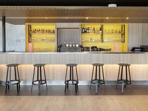 thumbnail: Bar (on property)