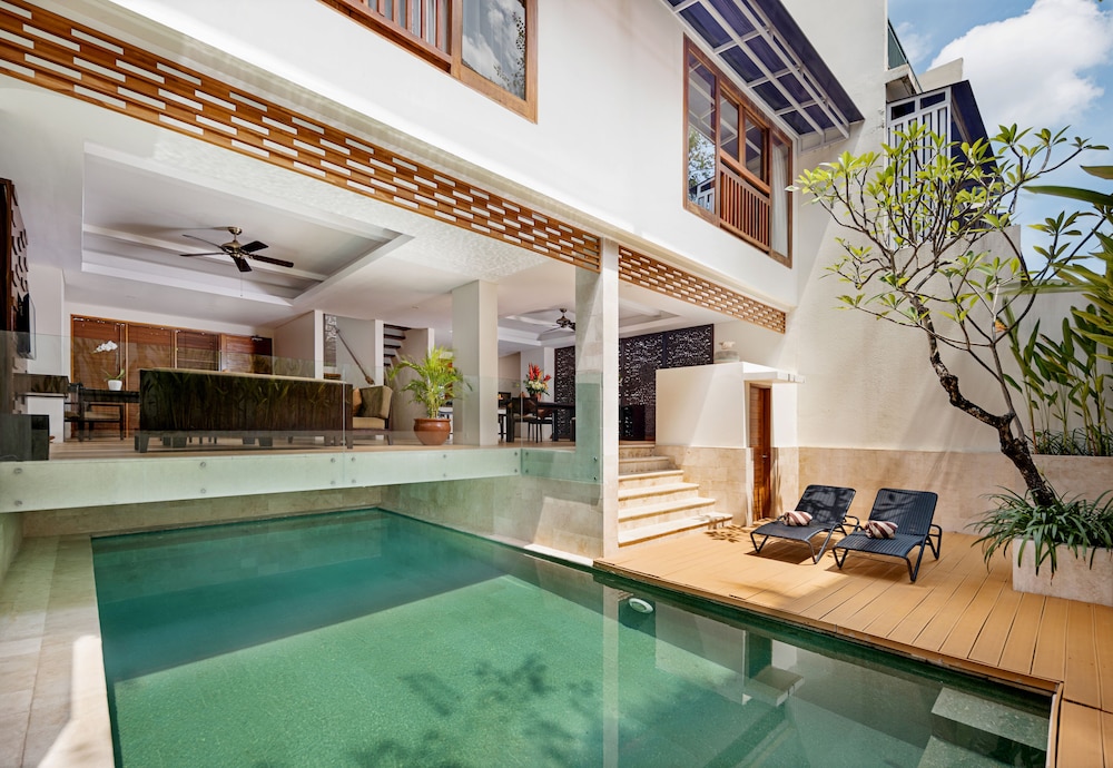 Private pool
