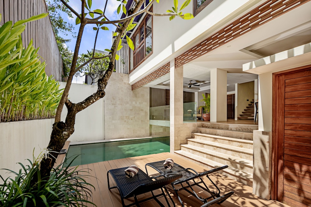 Private pool
