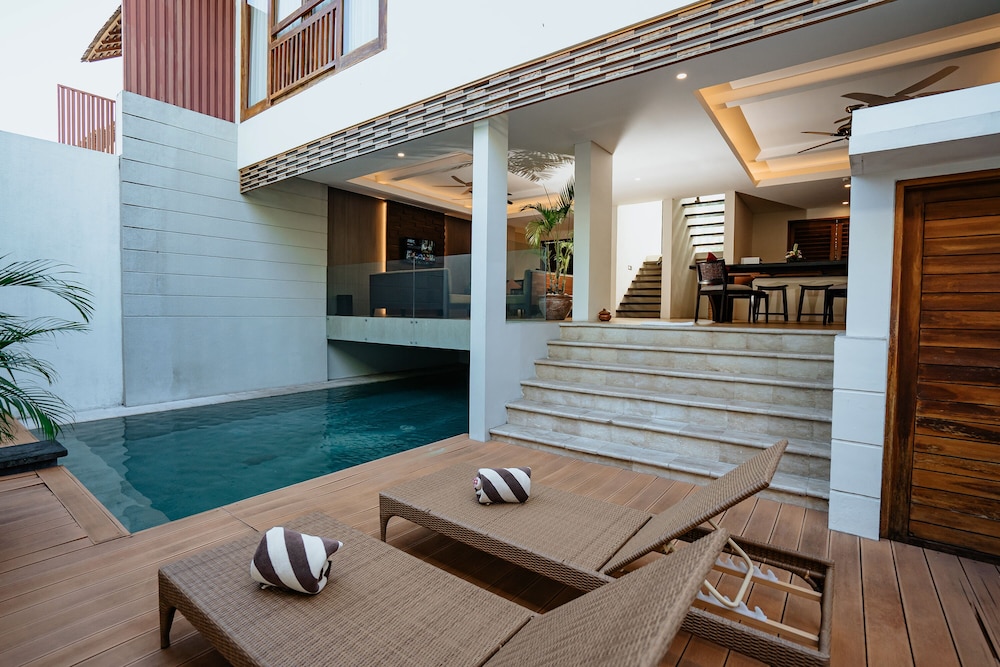 Private pool