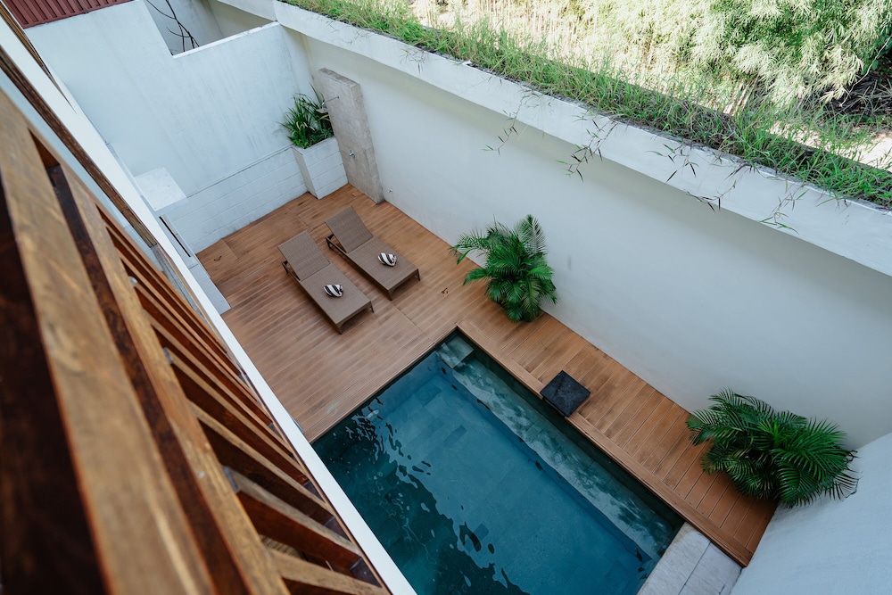Private pool