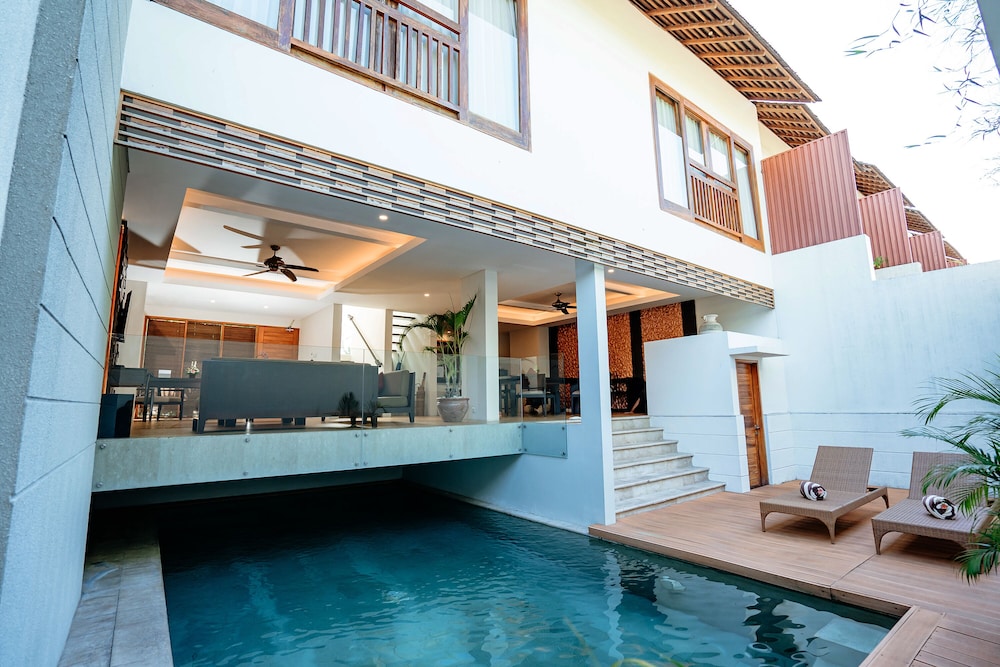 Private pool