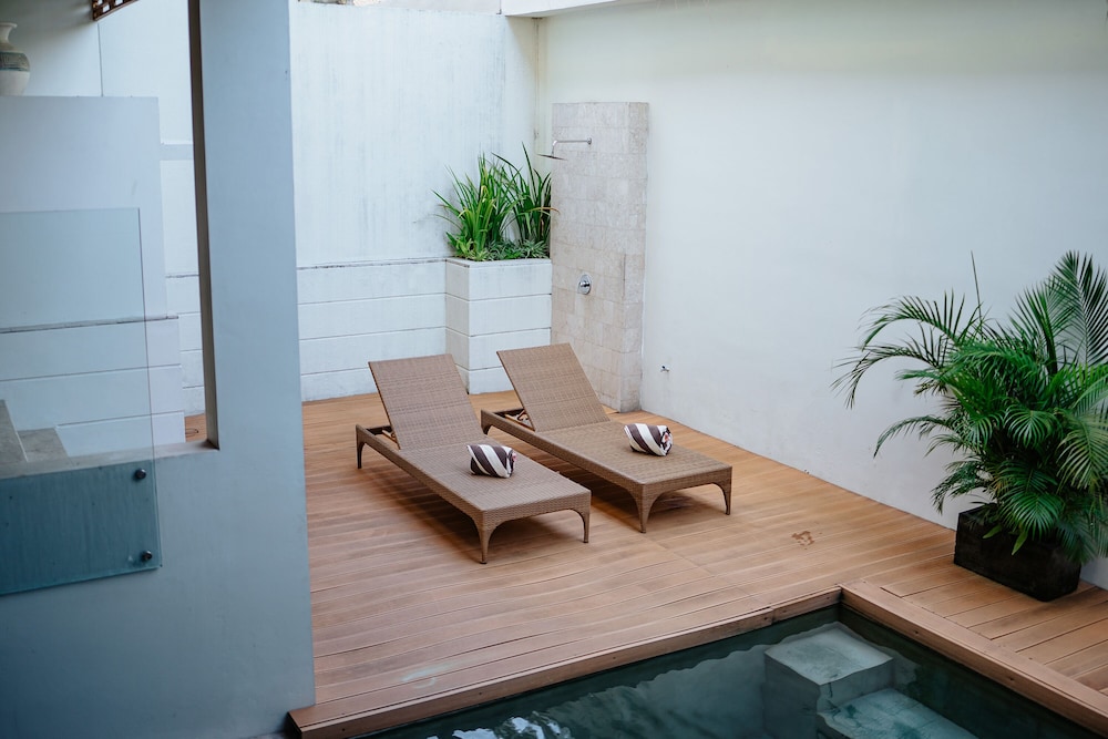 Private pool