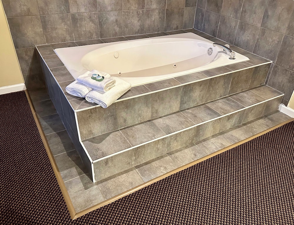 Jetted tub