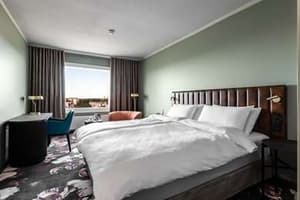 thumbnail: Guest Room,Bed,Suite,Honeymoon,Luxury Travel,Romantic Getaways,Deluxe Room,