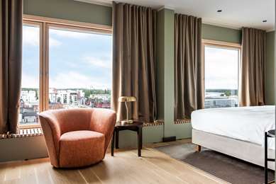 Guest Room,Bed,Suite,Honeymoon,Luxury Travel,Romantic Getaways,Deluxe Room,