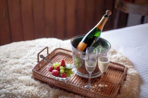 thumbnail: Champagne service