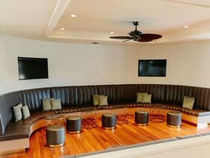 thumbnail: Bar (on property)