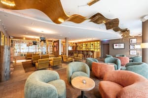 thumbnail: Bar (on property)