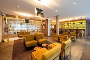 thumbnail: Bar (on property)