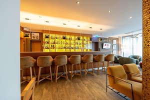 thumbnail: Bar (on property)