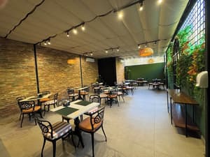 thumbnail: Restaurant