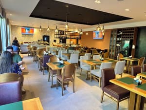 thumbnail: Restaurant