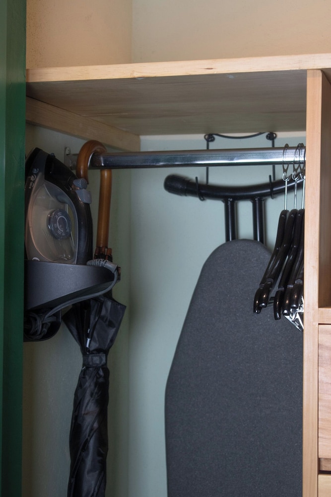 Iron/ironing board