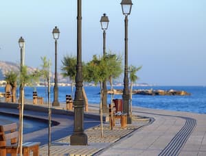 thumbnail: Outdoor dining