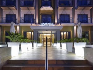 thumbnail: Outdoor dining