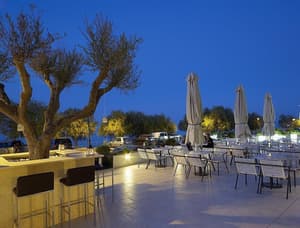 thumbnail: Outdoor dining