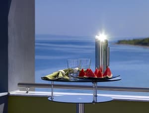 thumbnail: Outdoor dining