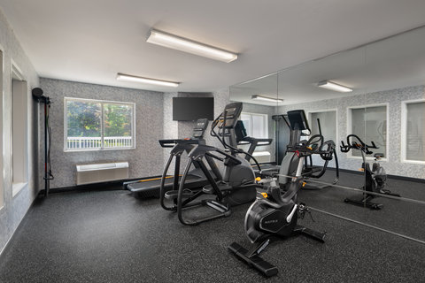 Fitness center with exercise machines