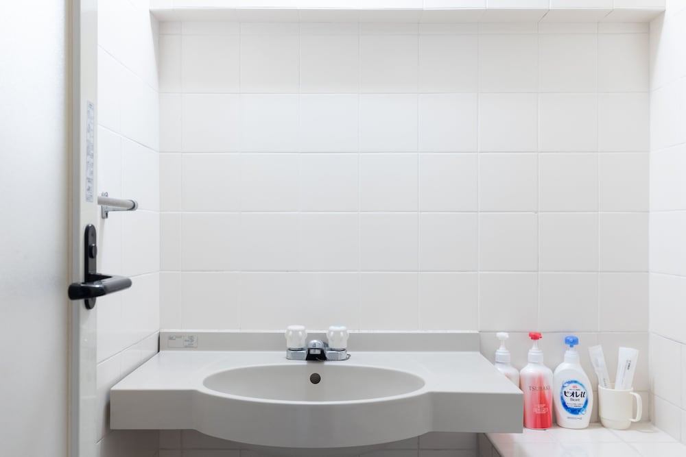 Bathroom sink