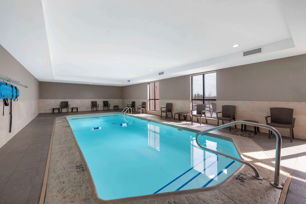 Swimming pool-spa