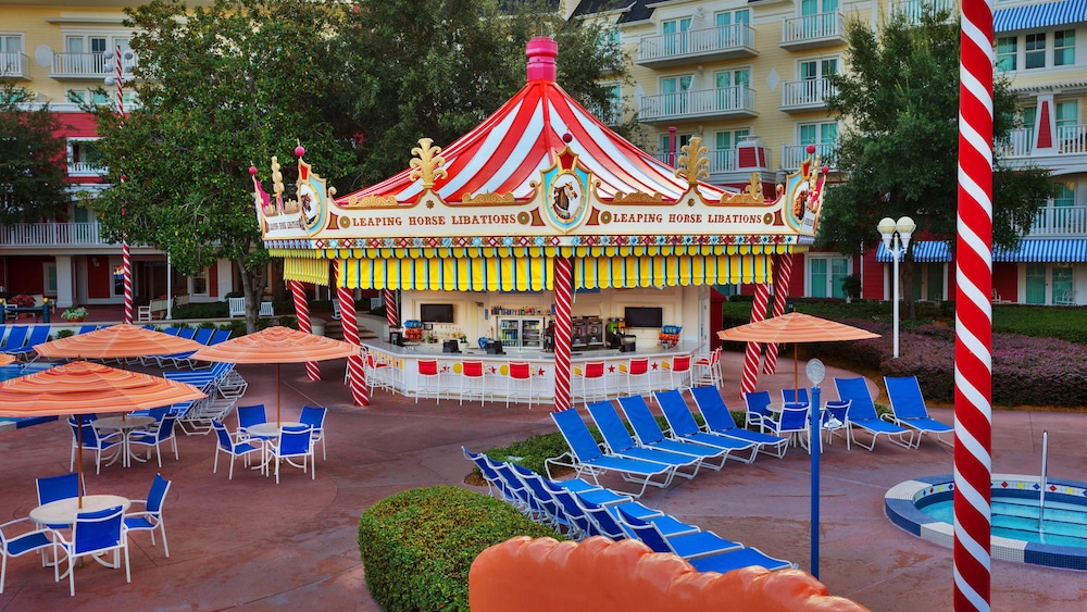 Poolside bar