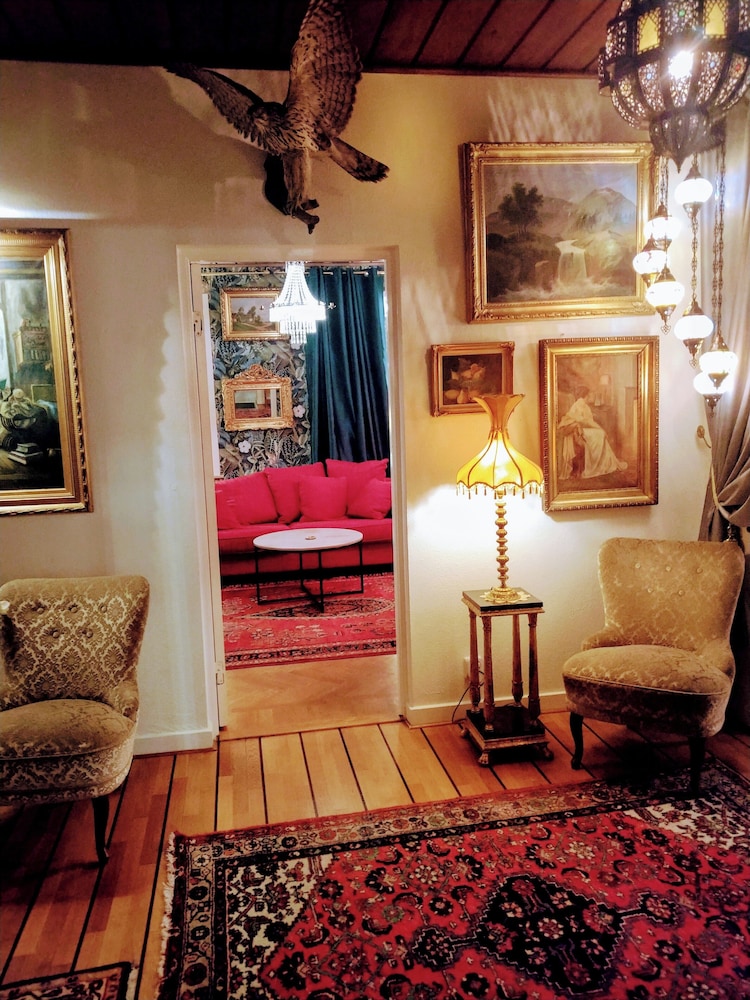 Lobby lounge