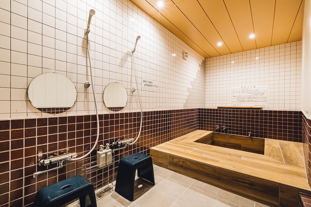 Deep soaking bathtub
