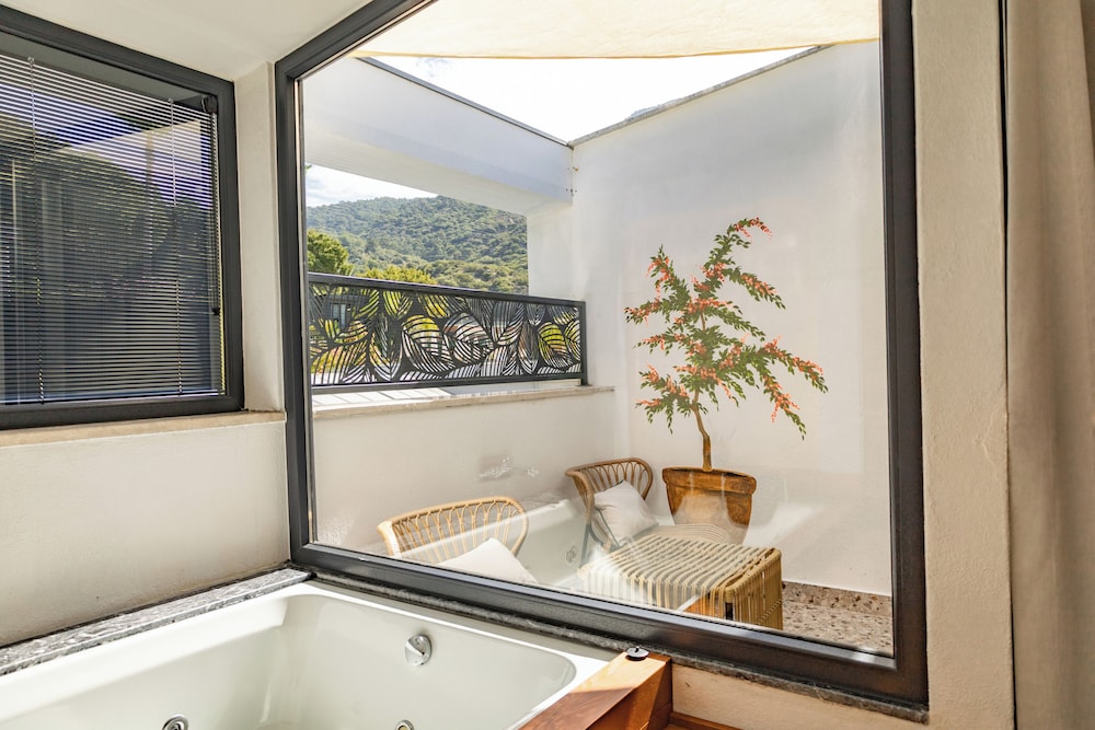 Jetted tub