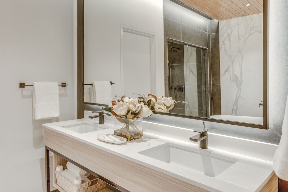 Bathroom sink