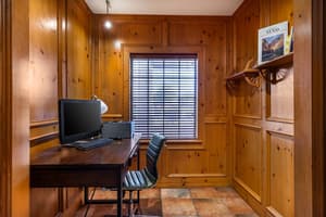 thumbnail: Business center