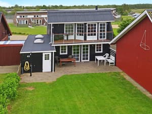 thumbnail: Exterior