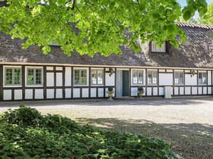 thumbnail: Exterior
