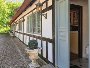thumbnail: Exterior