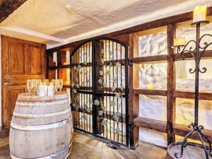 thumbnail: Interior