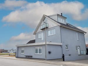 thumbnail: Exterior