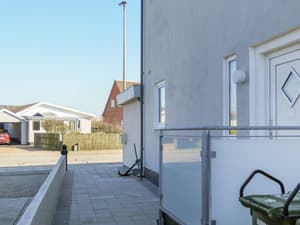 thumbnail: Exterior