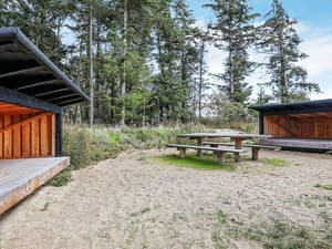 thumbnail: Outdoor dining