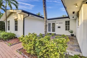thumbnail: Front of property