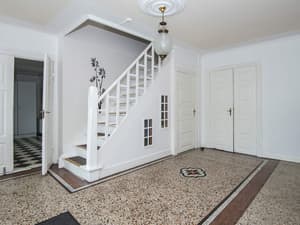 thumbnail: Interior