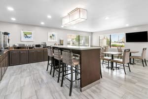 thumbnail: Breakfast area