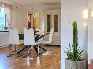 thumbnail: Interior
