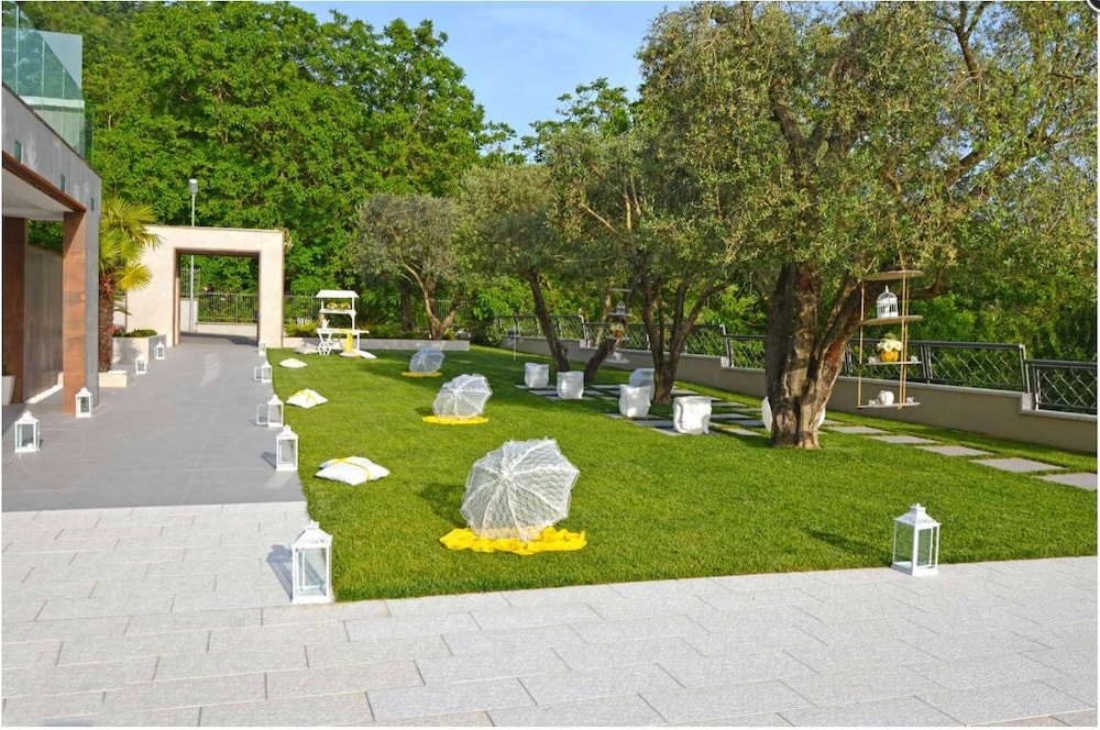 Children's play area - outdoor