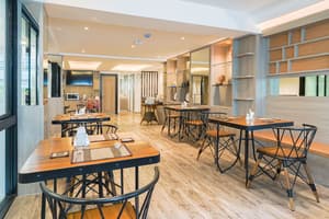 thumbnail: Breakfast area