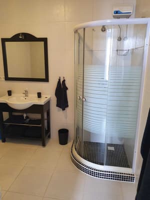 thumbnail: Bathroom shower