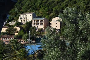 thumbnail: Front of property