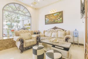 thumbnail: Lobby sitting area